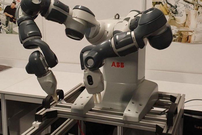 Automobile Dacia donates collaborative robot to the Mioveni Automotive Construction and Technology