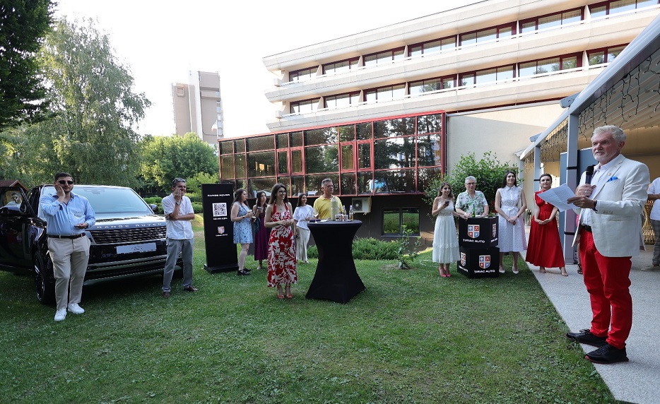BRCC Garden Event:  Memorable evening of networking and entertainment in the gardens of the Crowne Plaza Hotel Bucharest