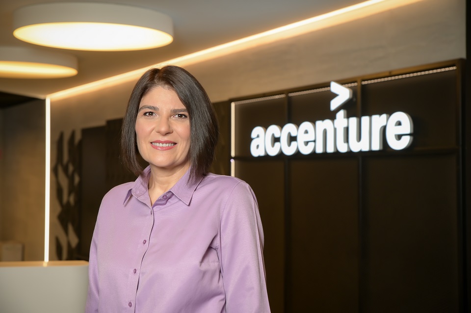 Raluca Burghelea, Country Managing Director Accenture Romania: In 2025, I'm focused on blending innovation with a genuine human connection in leadership