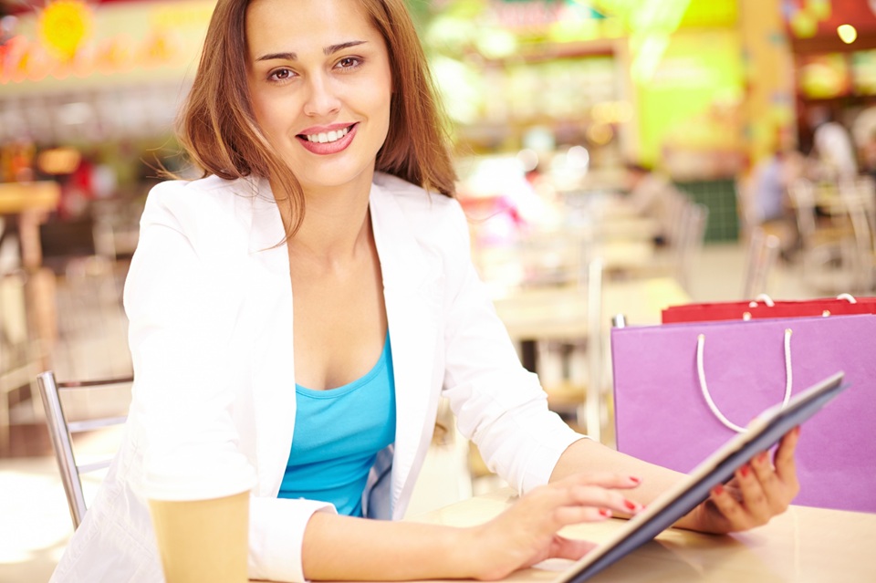 Accenture: 76% of consumers are open to working with an AI agent for holiday shopping